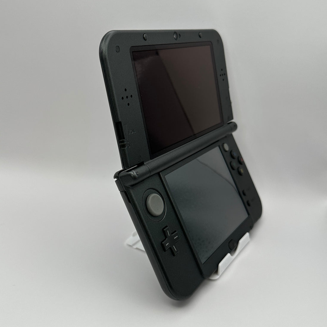 New Nintendo 3DS XL in Dunkelgrau mit IPS-Display, Zustand S – Produktfoto 9
