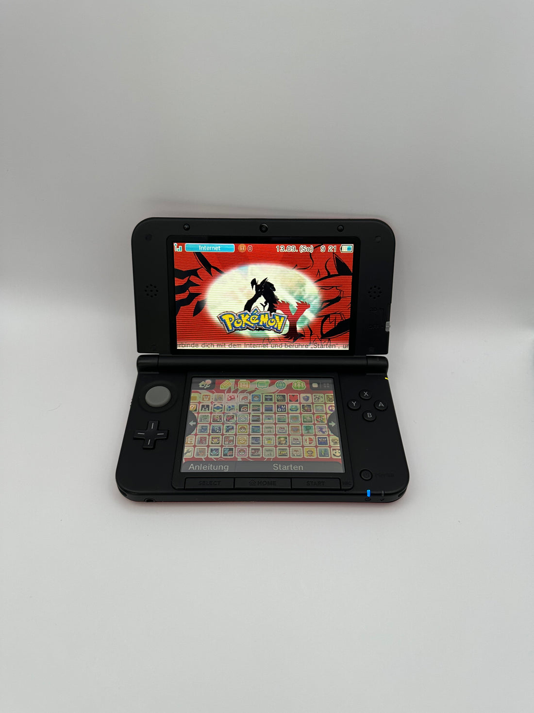 Nintendo 3DS XL in Rot im Yveltal Design, Zustand S – Produktfoto 3