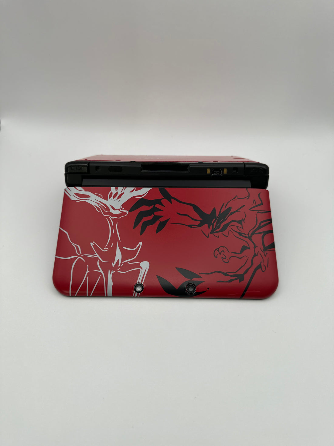 Nintendo 3DS XL in Rot im Yveltal Design, Zustand S – Produktfoto 15