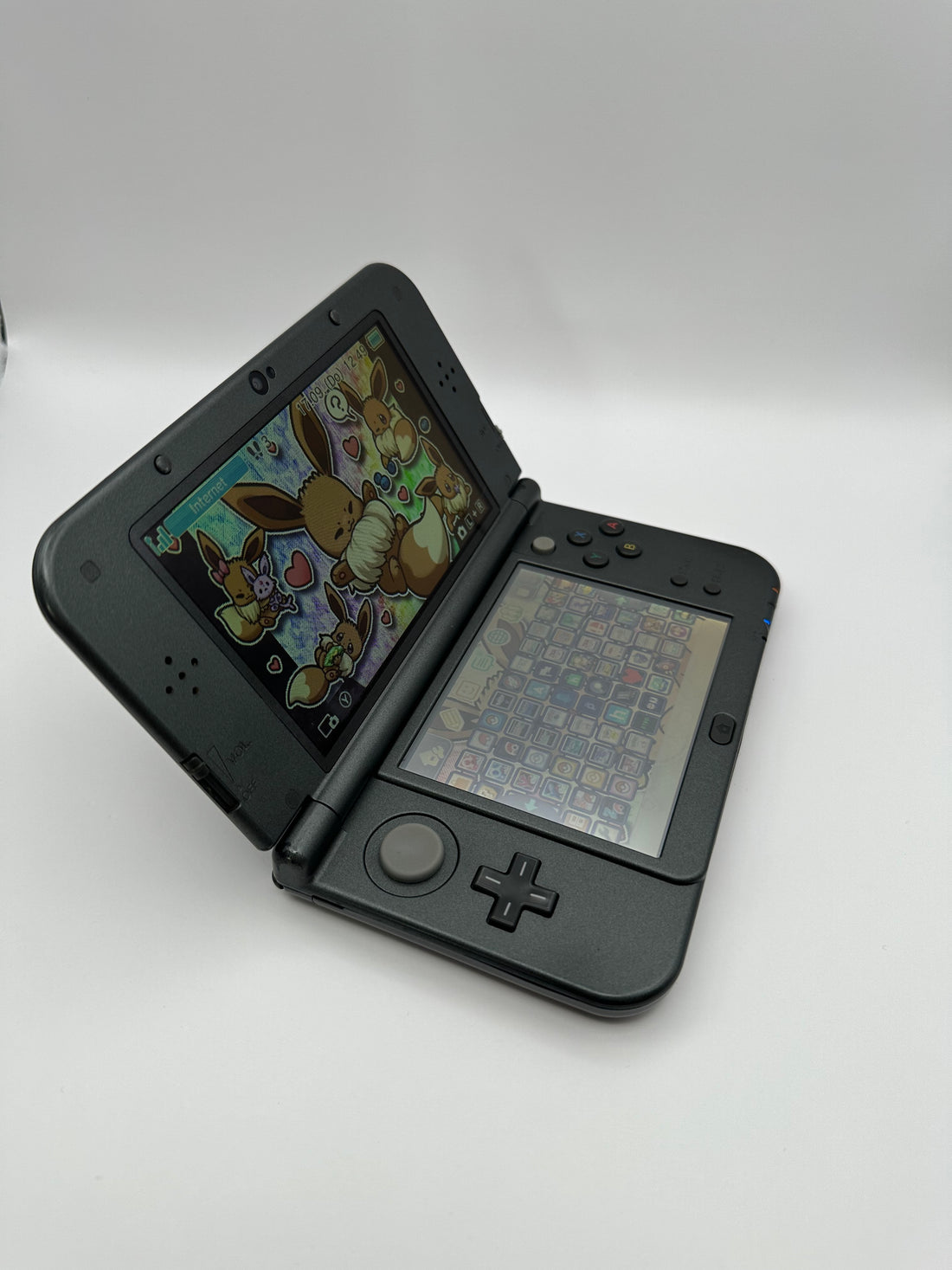 New Nintendo 3DS XL in Dunkelgrau mit IPS-Display, Zustand A+ – Produktfoto 12