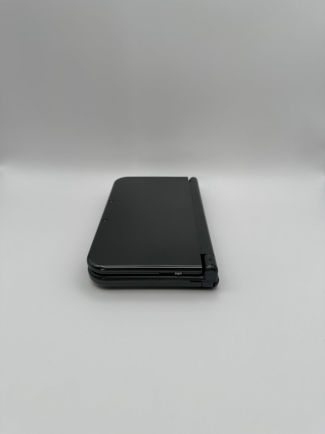 New Nintendo 3DS XL in Dunkelgrau mit IPS-Display, Zustand A+ – Produktfoto 5
