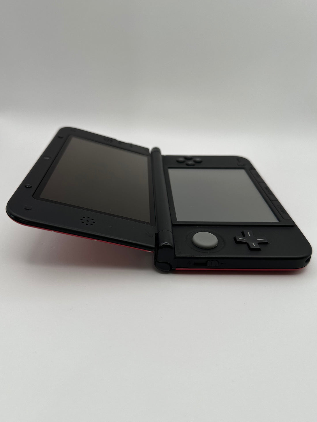 Nintendo 3DS XL in Rot im Yveltal Design, Zustand S – Produktfoto 12