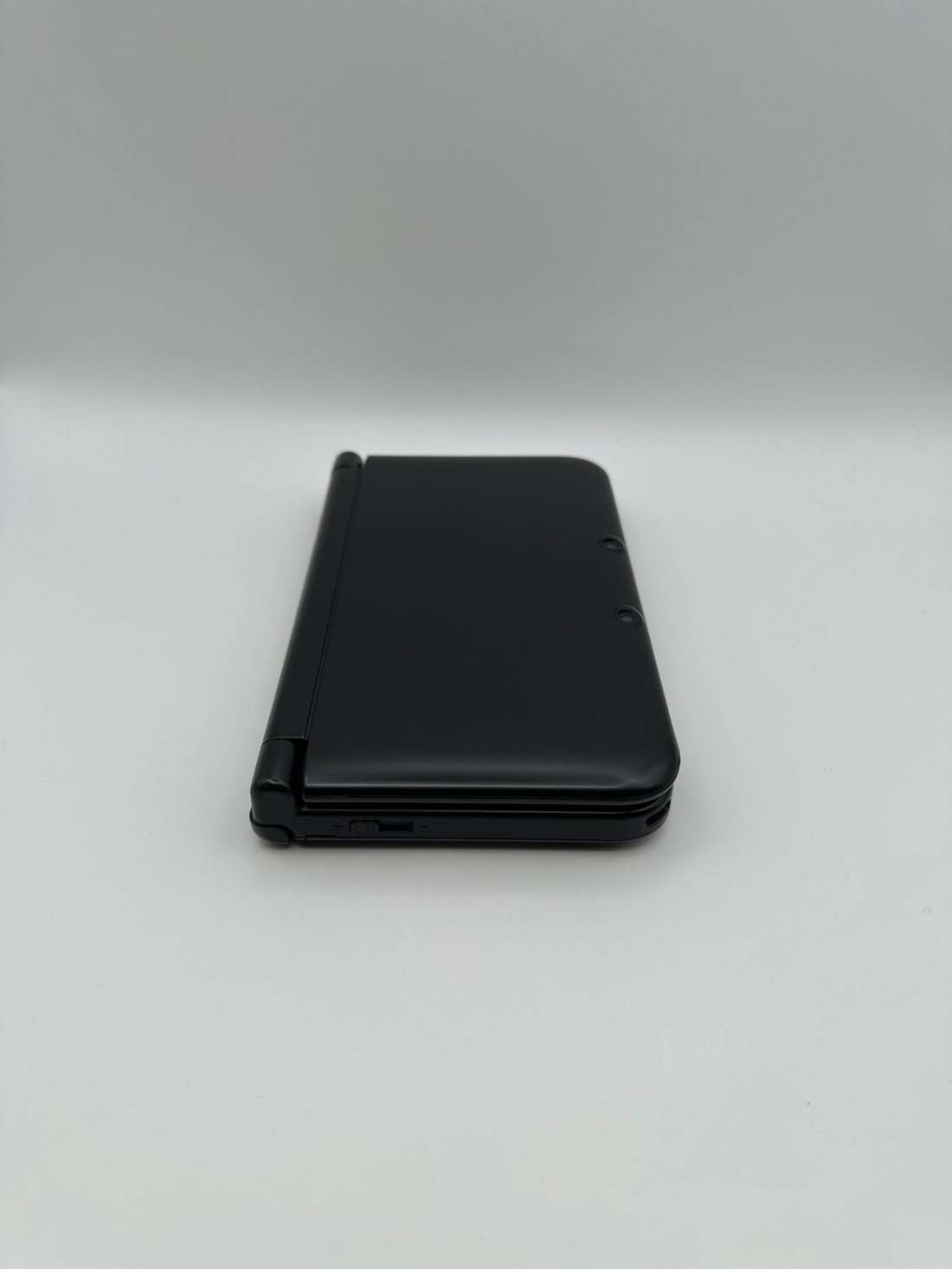 Nintendo 3DS XL in Schwarz, Zustand A+ – Produktfoto 3