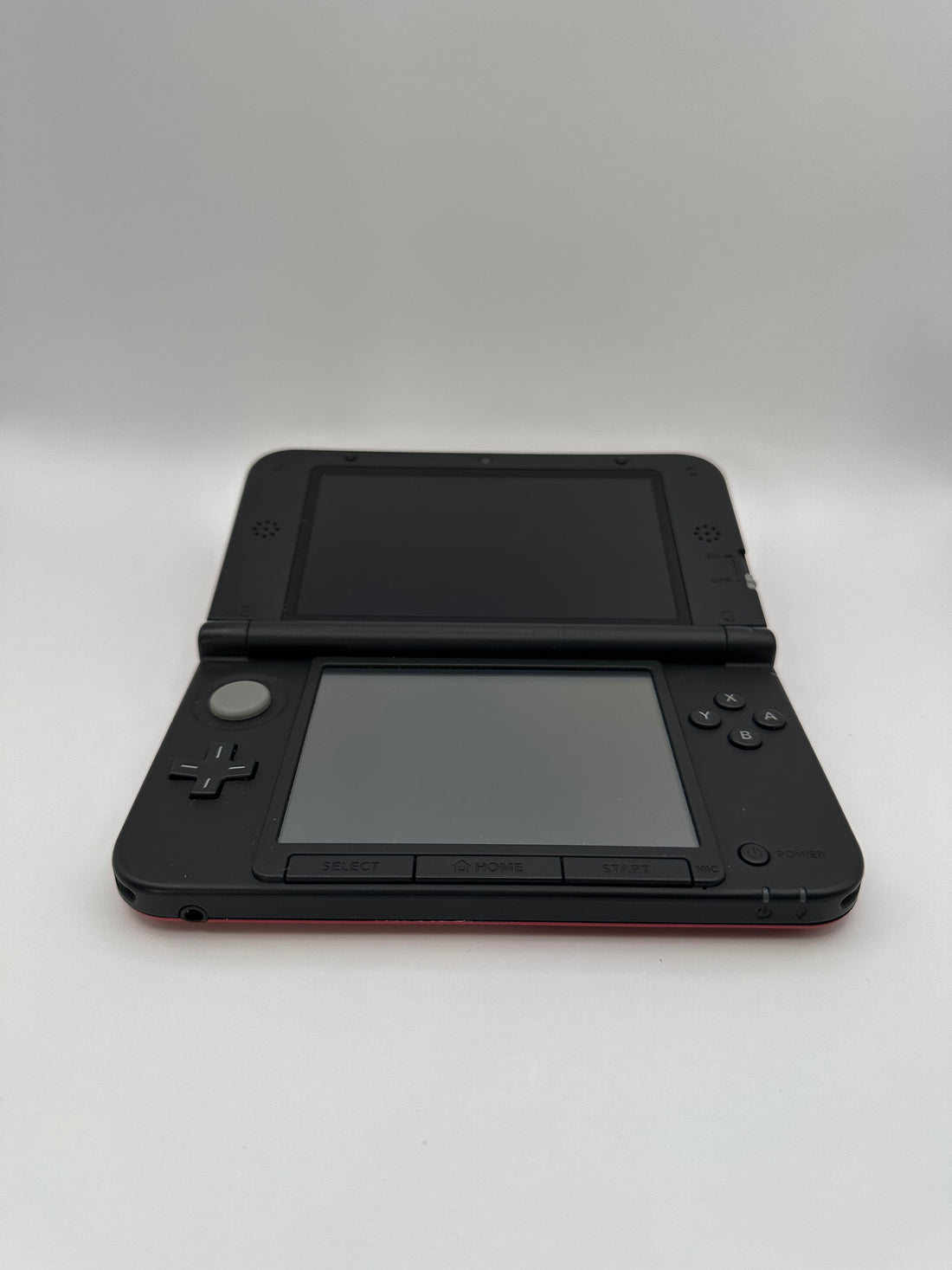 Nintendo 3DS XL in Rot im Yveltal Design, Zustand S – Produktfoto 2