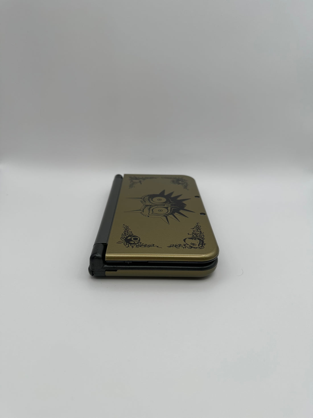 New Nintendo 3DS XL im Majora's Mask Design in Gold mit IPS-Display, Zustand S – Produktfoto 5