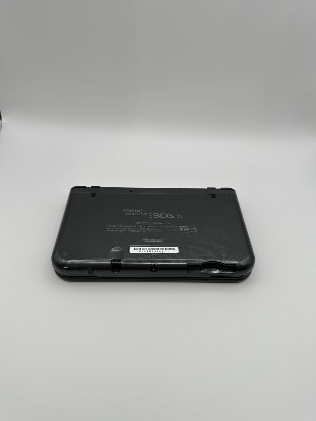 New Nintendo 3DS XL in Dunkelgrau mit IPS-Display, Zustand A+ – Produktfoto 3