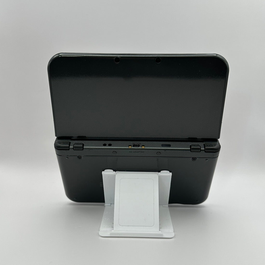 New Nintendo 3DS XL in Dunkelgrau mit IPS-Display, Zustand S – Produktfoto 11
