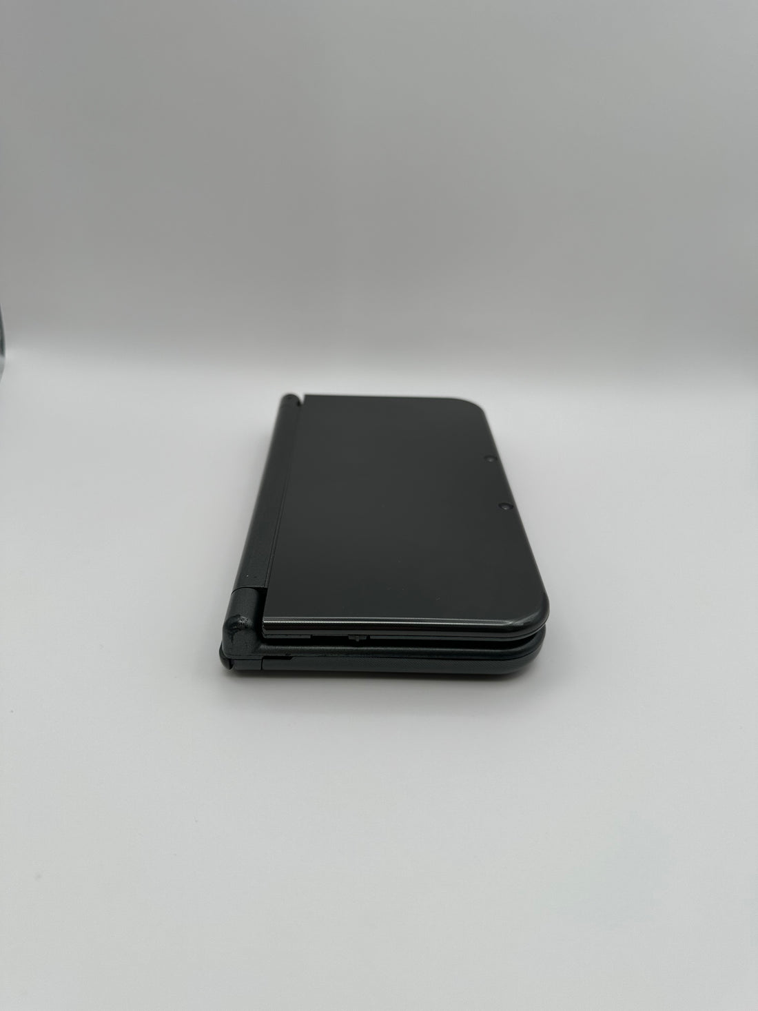 New Nintendo 3DS XL in Dunkelgrau mit IPS-Display, Zustand A+ – Produktfoto 4