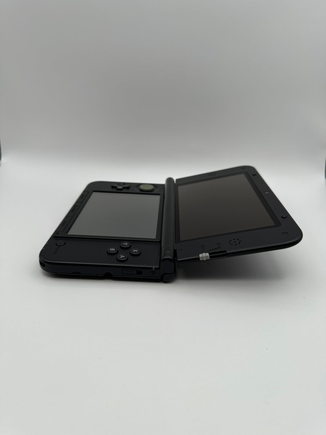 Nintendo 3DS XL in Schwarz, Zustand A+ – Produktfoto 8