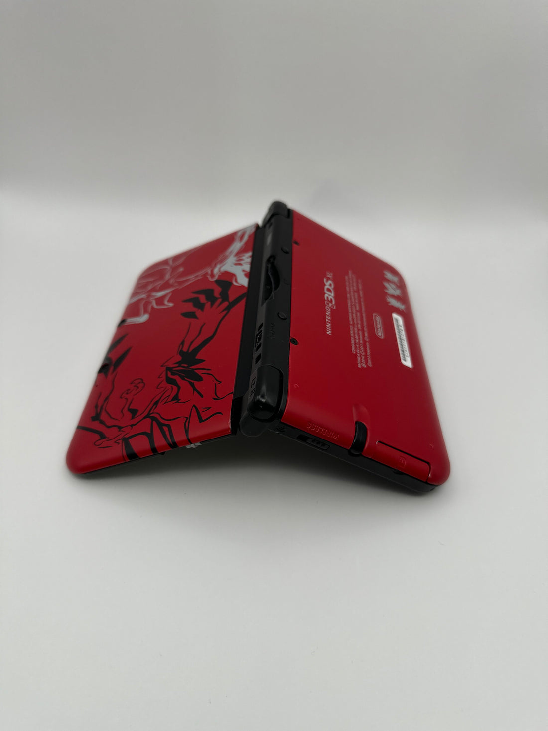 Nintendo 3DS XL in Rot im Yveltal Design, Zustand S – Produktfoto 14