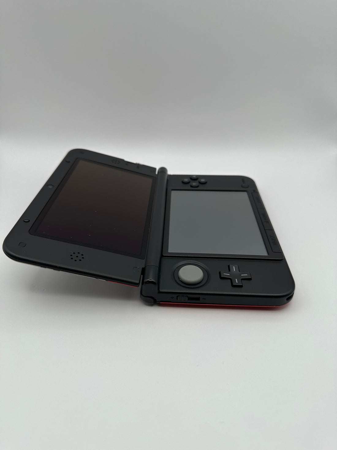 Nintendo 3DS XL in Rot im Super Smash Bros. Design, Zustand S – Produktfoto 13