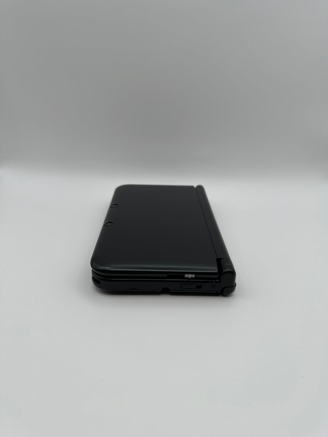 Nintendo 3DS XL in Schwarz, Zustand A+ – Produktfoto 4