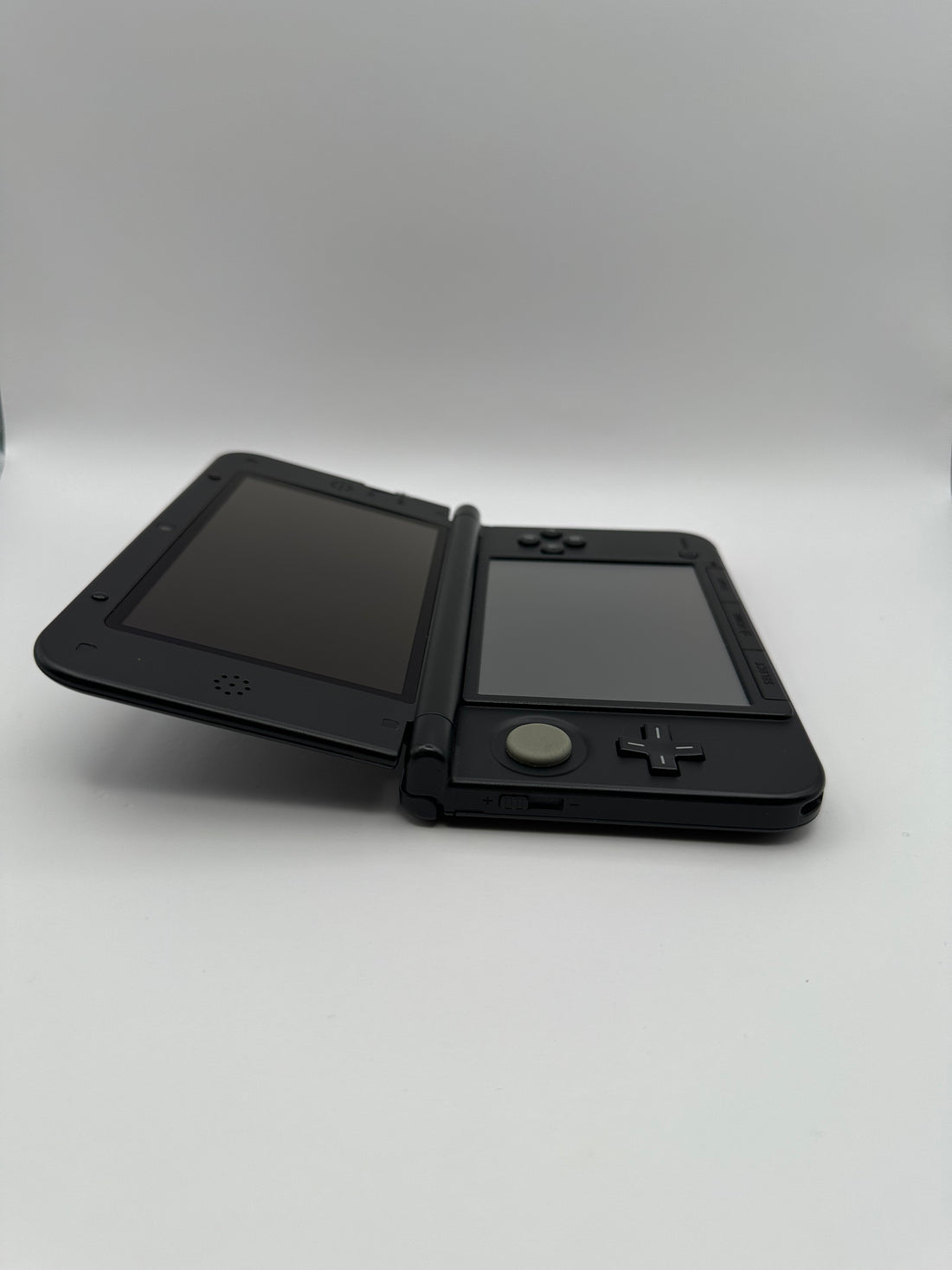 Nintendo 3DS XL in Schwarz, Zustand A+ – Produktfoto 9