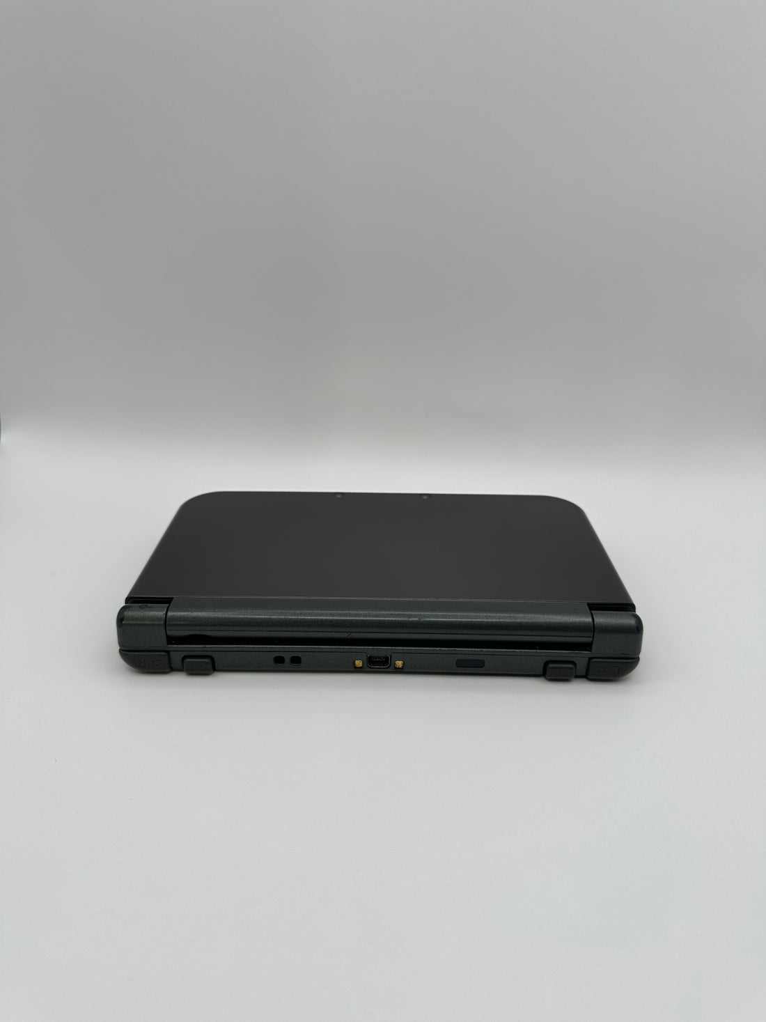 New Nintendo 3DS XL in Dunkelgrau mit IPS-Display, Zustand A+ – Produktfoto 6