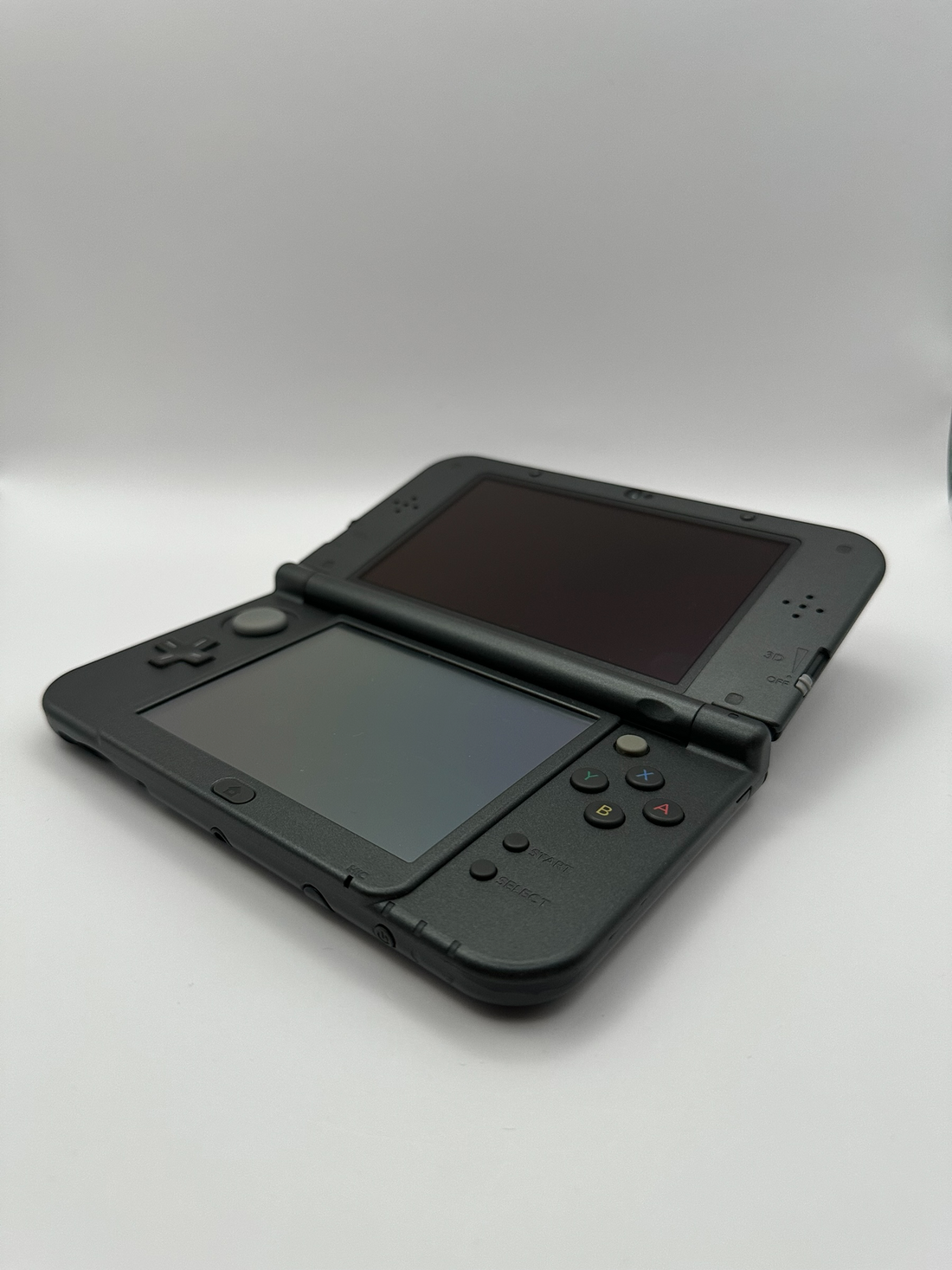 New Nintendo 3DS XL in Dunkelgrau mit IPS-Display, Zustand S – Produktfoto 10