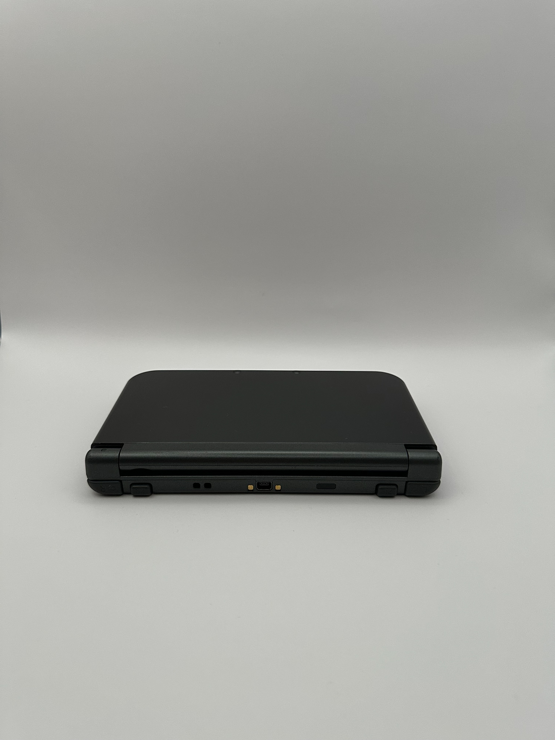 New Nintendo 3DS XL in Dunkelgrau mit IPS-Display, Zustand S – Produktfoto 5