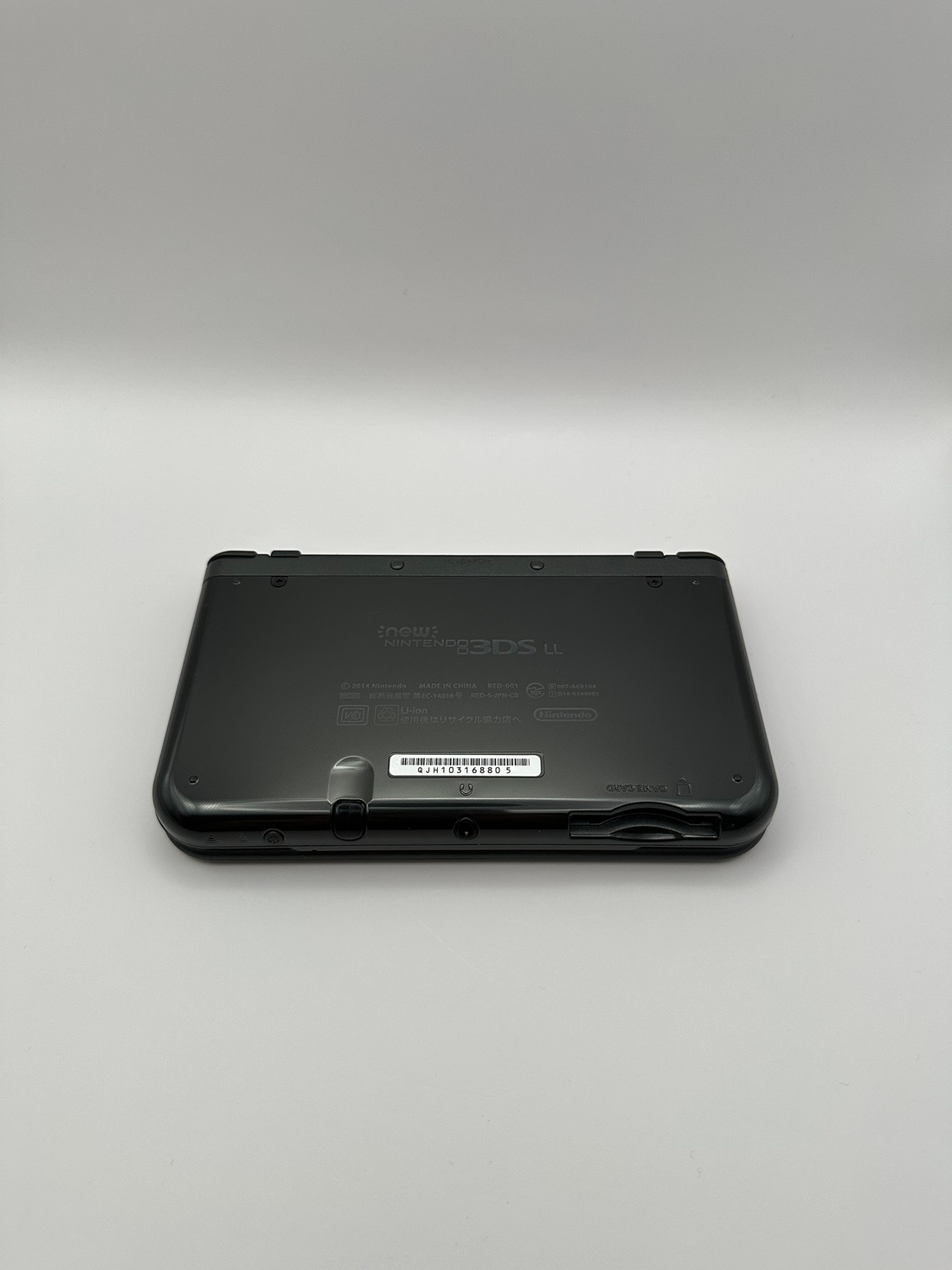New Nintendo 3DS XL in Dunkelgrau mit IPS-Display, Zustand S – Produktfoto 6