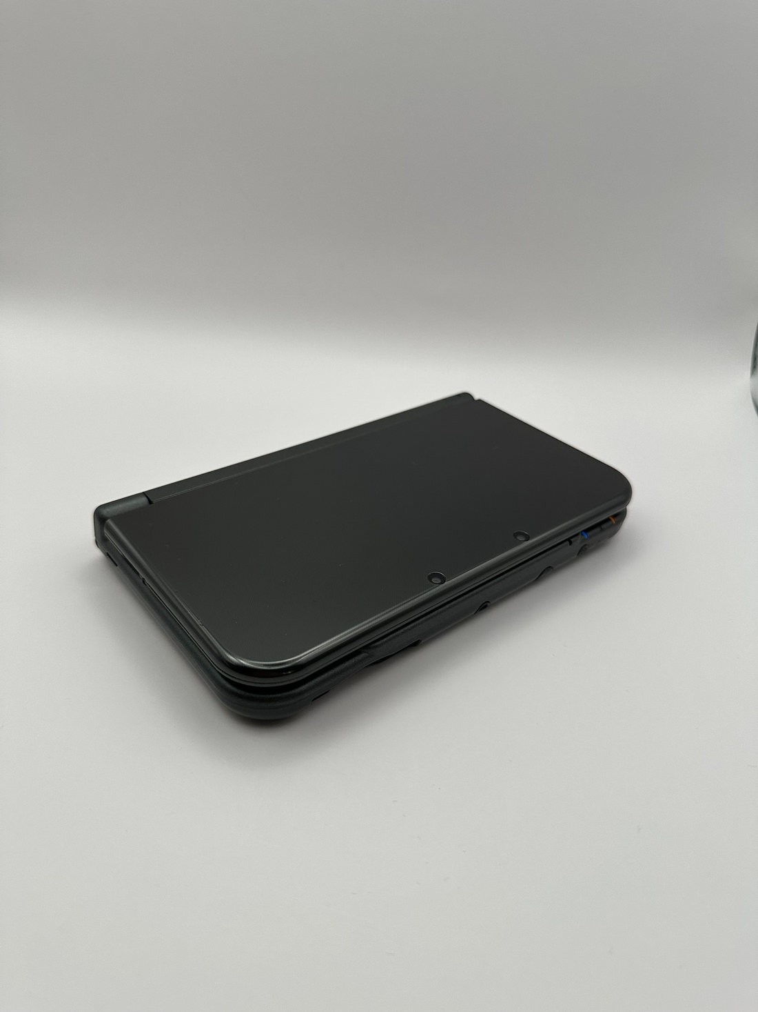 New Nintendo 3DS XL in Dunkelgrau mit IPS-Display, Zustand S – Produktfoto 8