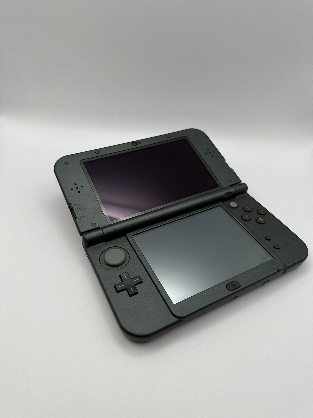 New Nintendo 3DS XL in Dunkelgrau mit IPS-Display, Zustand S – Produktfoto 9