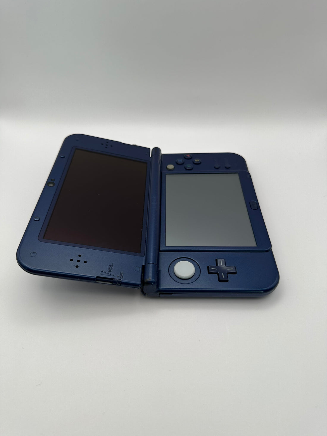 ReCollected New Nintendo 3DS XL in Blau, aufgearbeitete Handheld-Konsole mit zwei Displays und Ladekabel