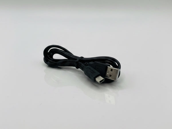 Schwarzes ReCollected USB-Ladekabel für Nintendo 3DS Konsolen auf weißem Hintergrund